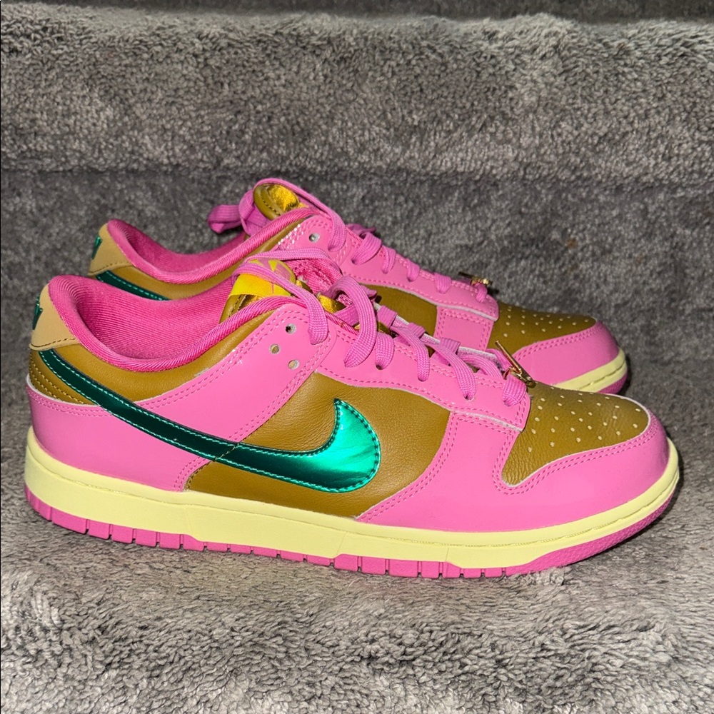 Nike Dunk Women's